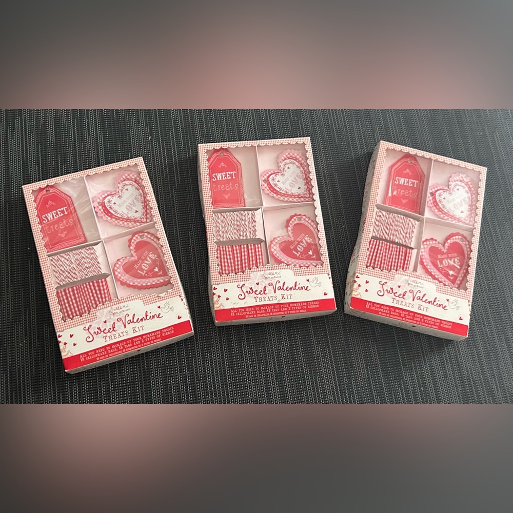 Sweet Valentine Treat Kit Set (18 cellophane bags and tags and ribbon)